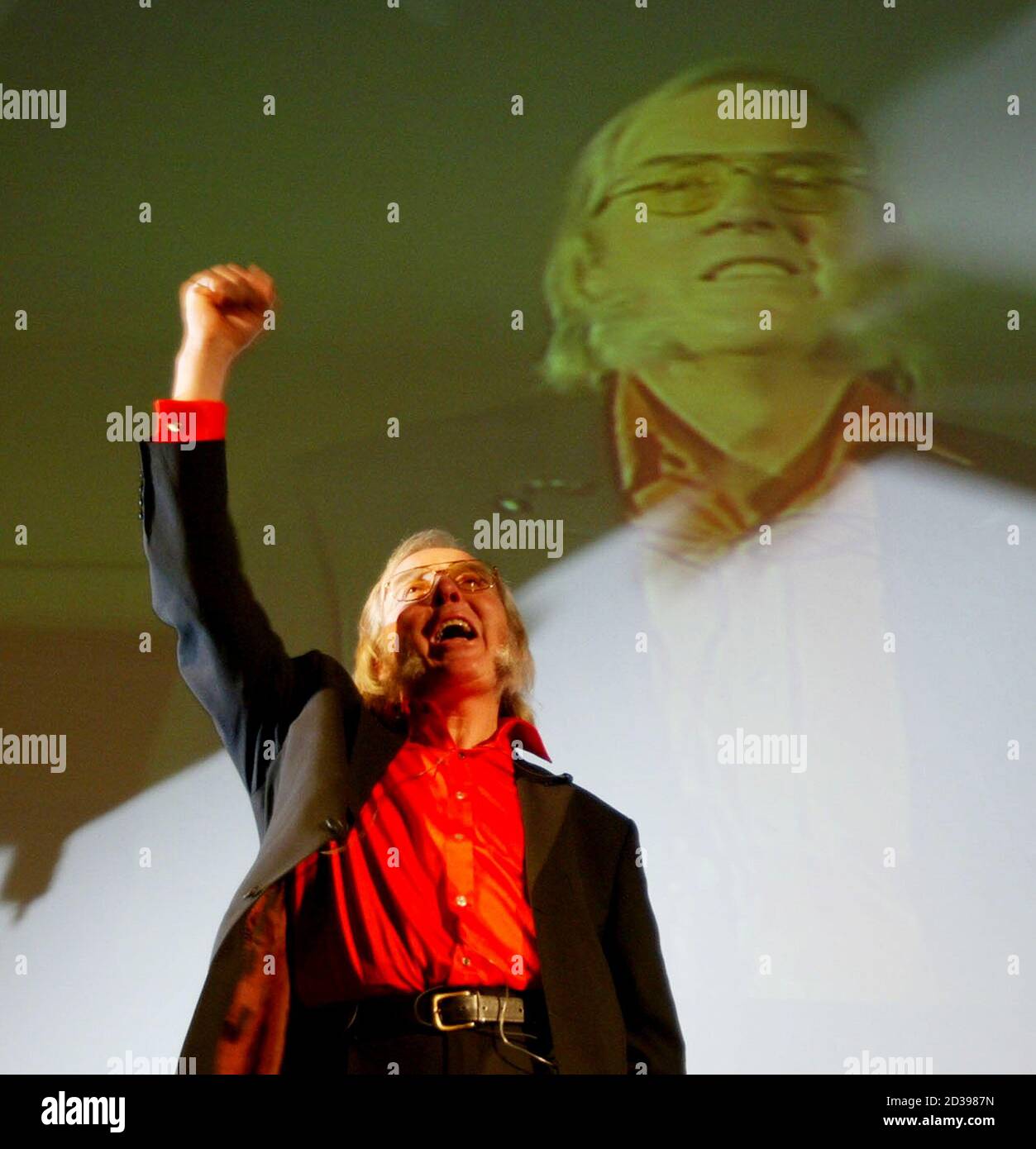 Professor Colin Pillinger, Beagle 2 lead scientist, leads the applause after it was announced that the Beagle 2 lander craft had separated from the mother ship Mars Express on its way towards Mars, December 19, 2003. British spacecraft Beagle 2, the size of an open umbrella, began the final leg of its mission to find life on Mars on Friday as it successfully disengaged from the mother ship Mars Express that has carried it 100 million kilometres from earth. REUTERS/Russell Boyce  RUS/ASA/THI Stock Photo
