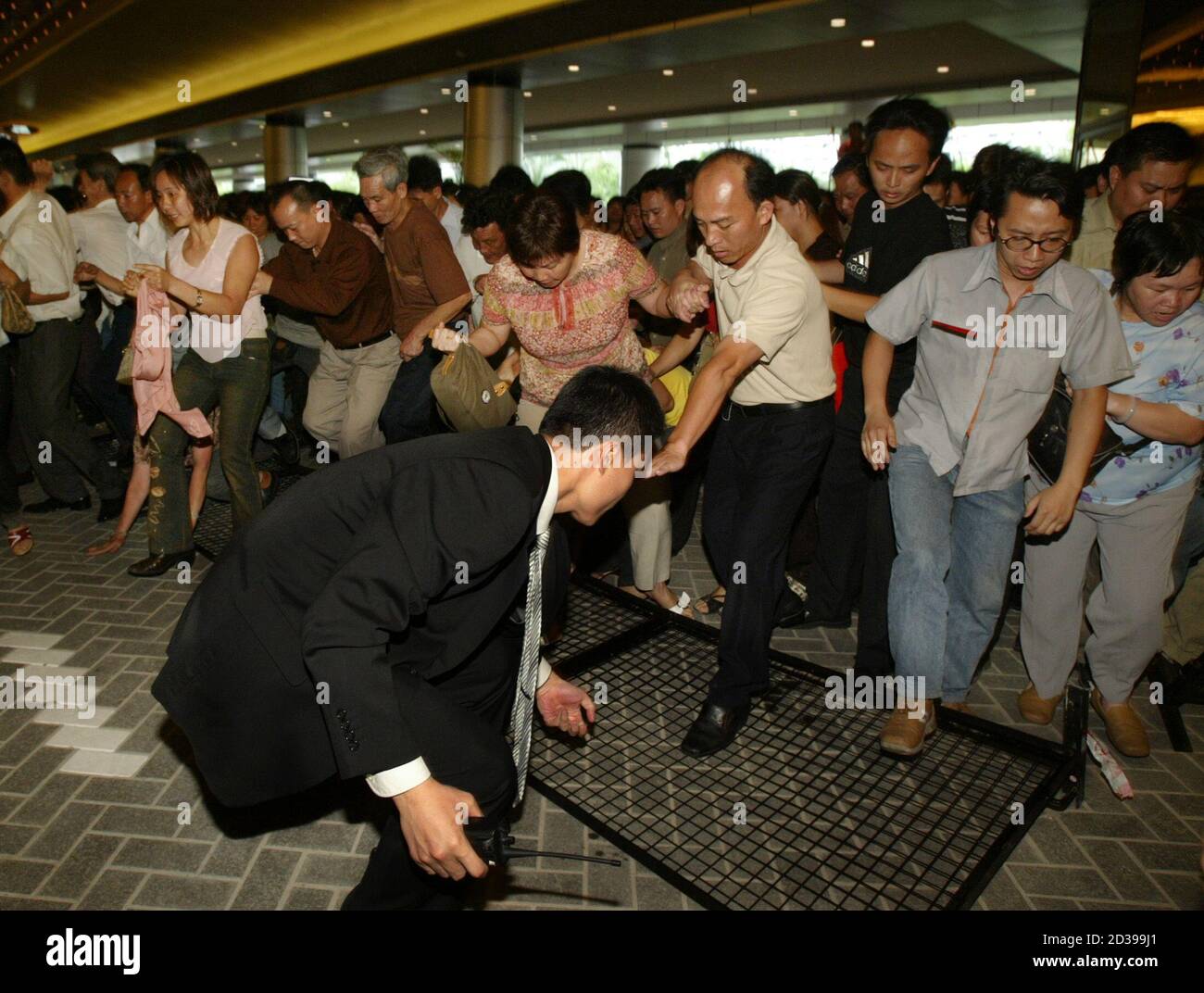 Thousands Of Visitors The Majority From Mainland China Try To Enter The Newly Opened Sands Macao Casino In Macau May 18 04 Several People Were Hurt As They Broke Through