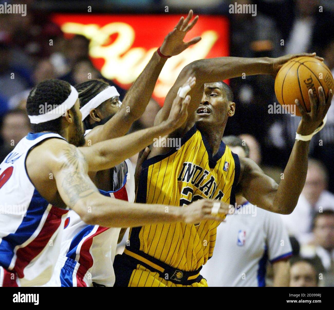 Ron artest brawl hires stock photography and images Alamy