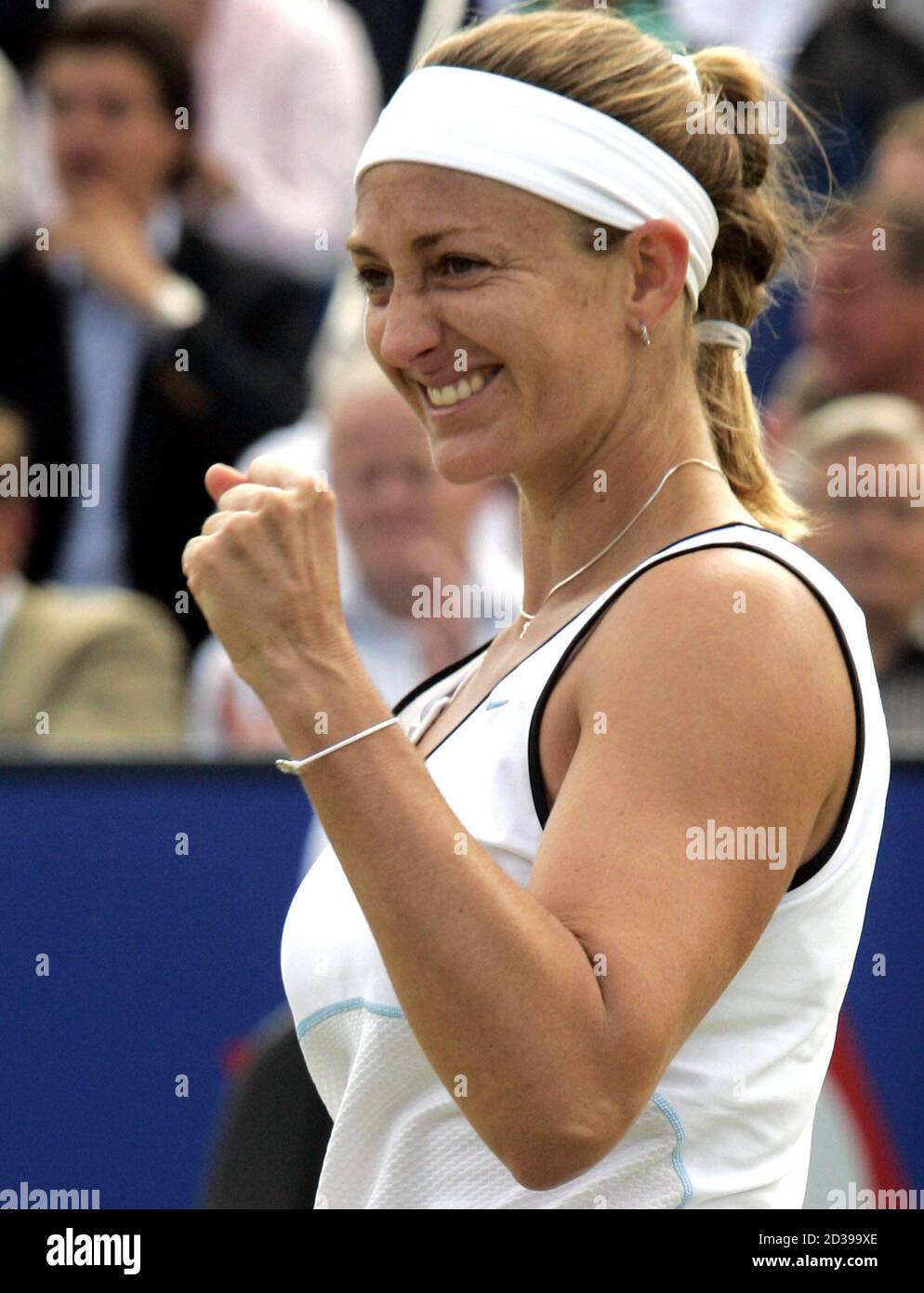 Ultieme Penetratie Caius Mary Pierce of France celebrates her victory over Klara Koukalova of the  Czech Republic in the women's final of the Ordina Tennis Open in Den Bosch,  the Netherlands, June 19, 2004. Pierce