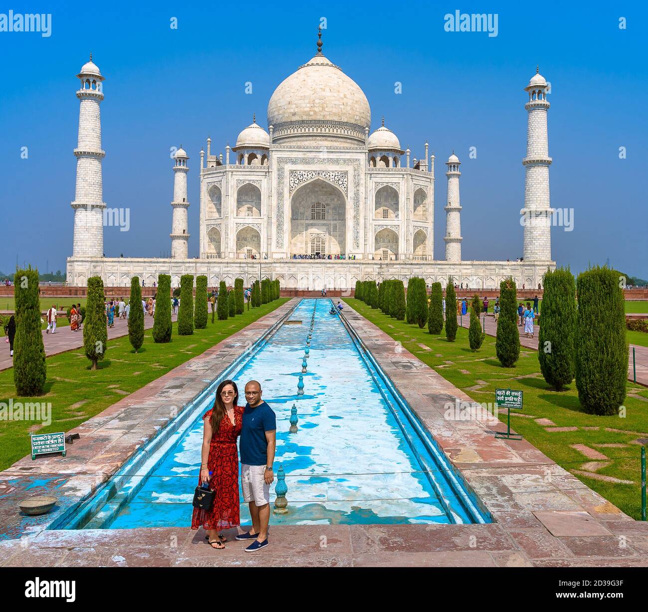 agra utter pradesh india october 142019 a foreigner couple posing in front of the taj mahal ivory white marble mausoleum 2D39G3F