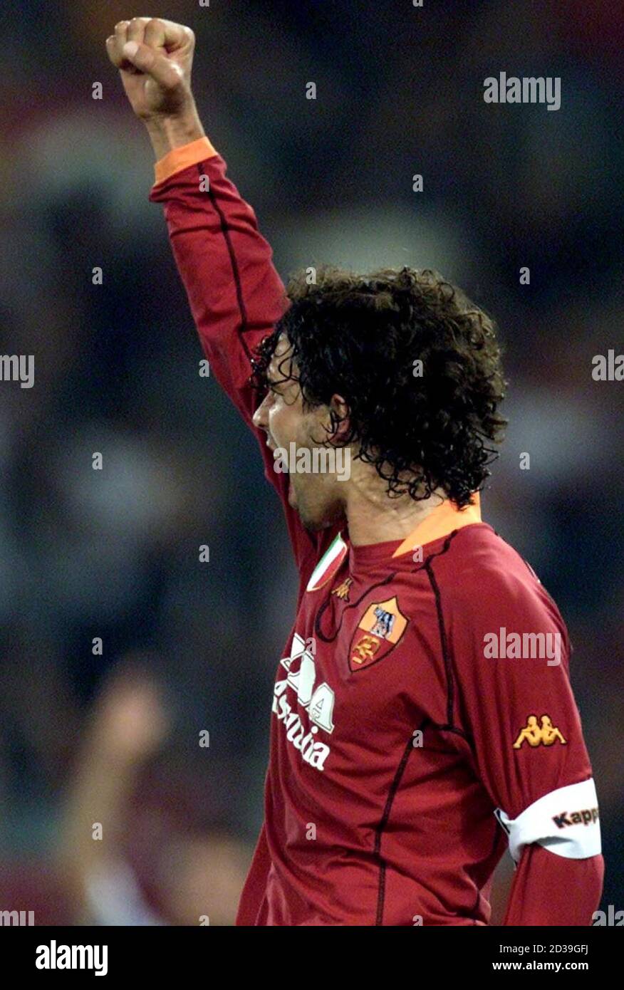 AS Roma player Damiano Tommasi celebrates after scoring against Udinese  during their Serie A soccer match at Rome's Olympic stadium September 8,  2001. REUTERS/Paolo Cocco REUTERS PC Stock Photo - Alamy