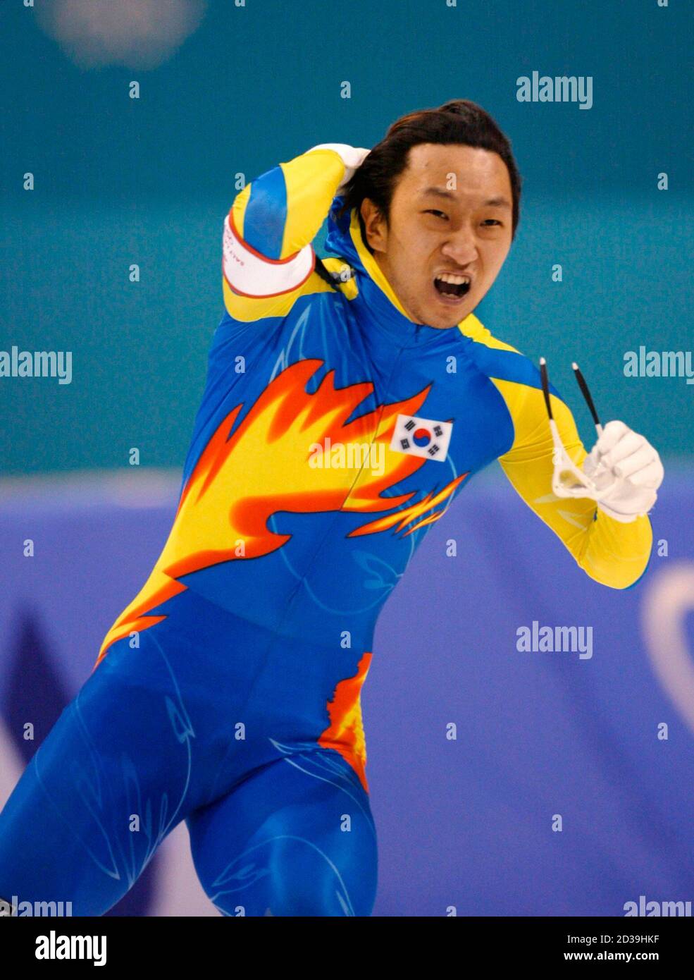 Lee Kyu-Hyuk of South Korea reacts after the men's 500m speed skating race  one at the Salt Lake 2002 Olympic Winter Games, February 11, 2002.  REUTERS/Kimimasa Mayama DL/HB Stock Photo - Alamy
