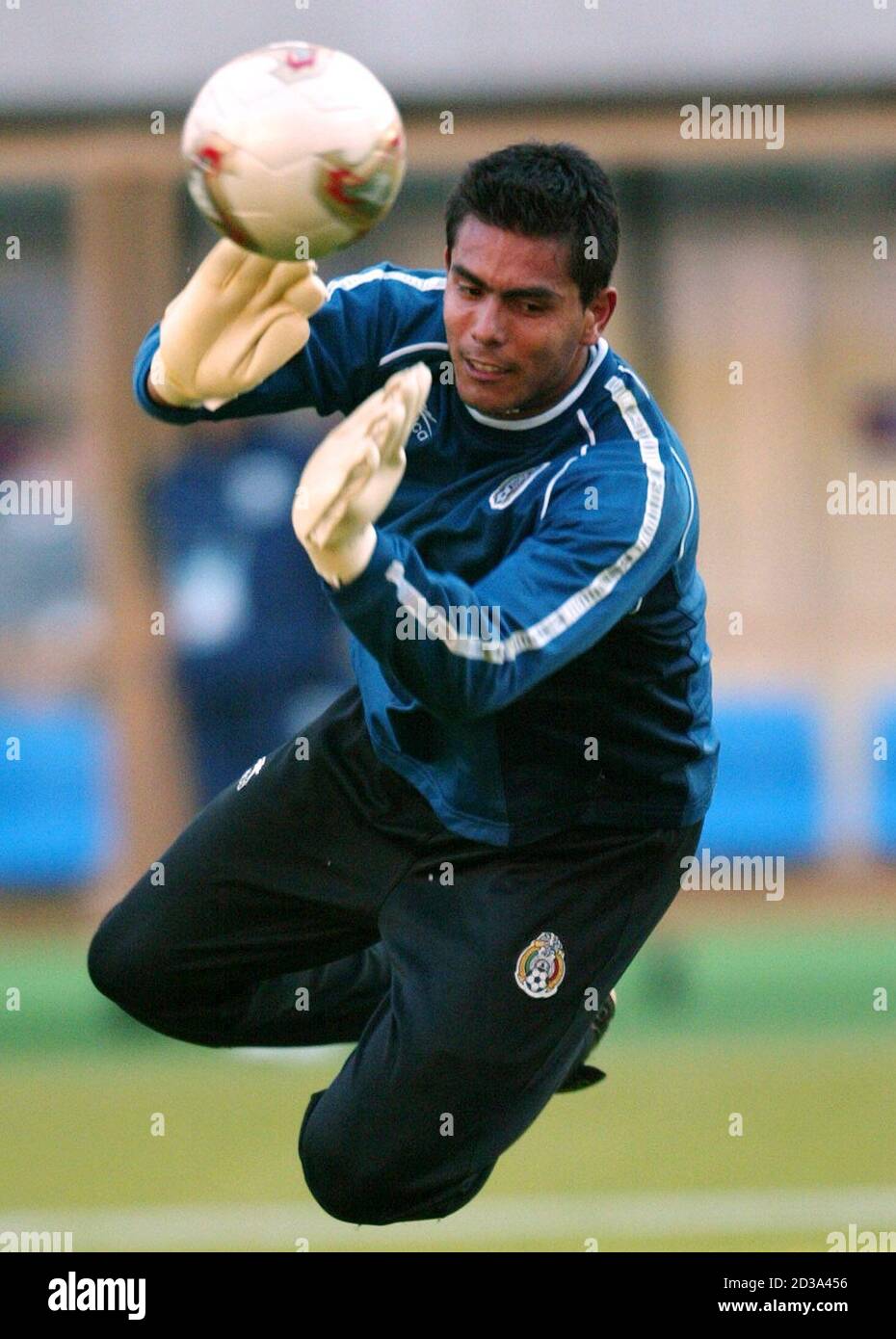 Mexico goalkeeper oswaldo sanchez hi-res stock photography and images