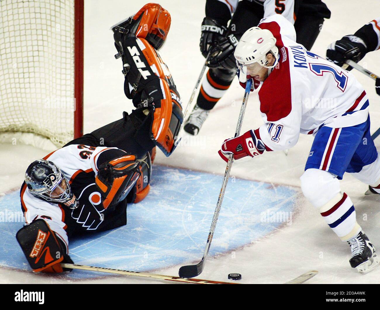 Nhl Philadelphia Flyers Save High Resolution Stock Photography and Images -  Alamy