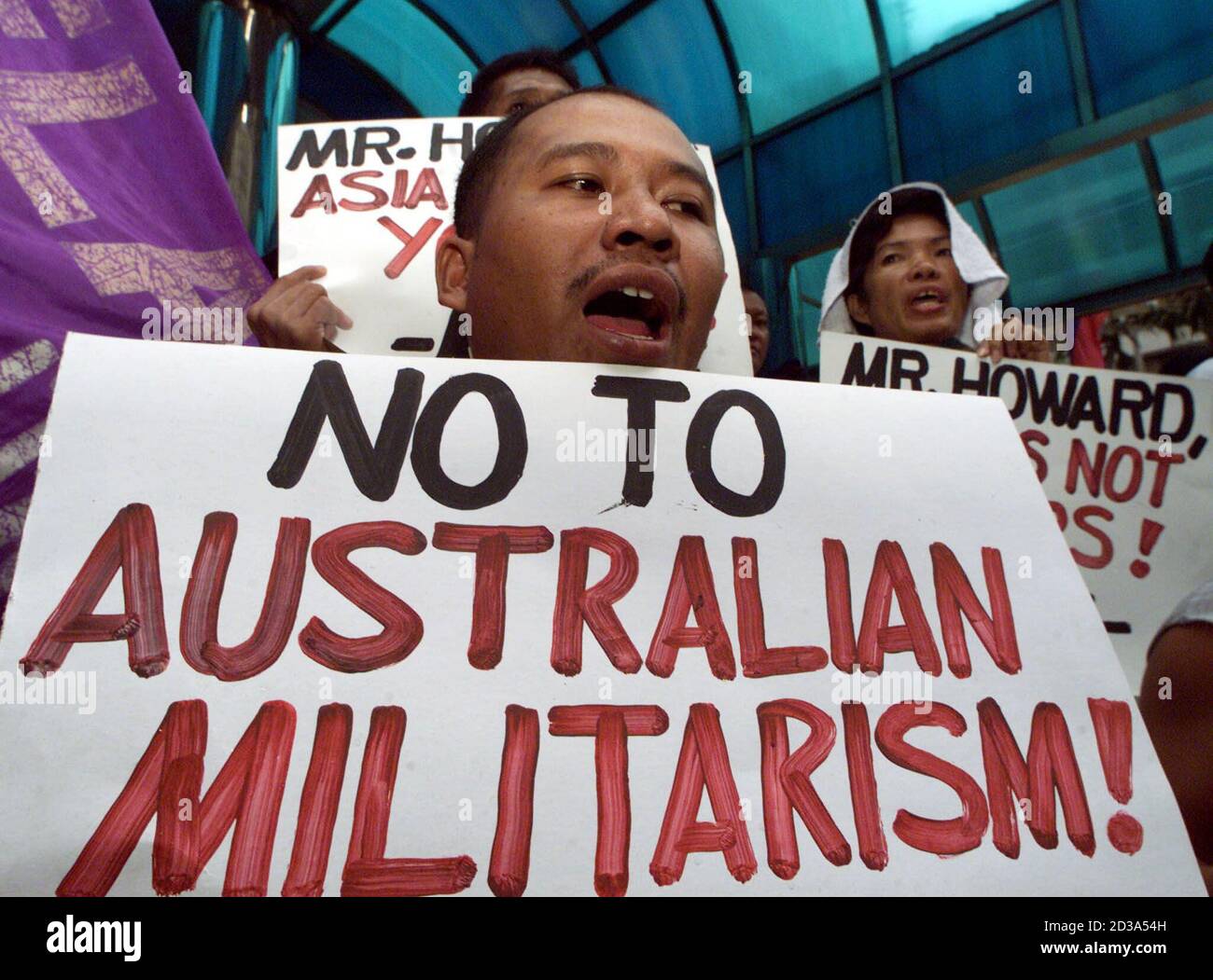FILIPINO ACTIVISTS CHANT ANTI-AUSTRALIAN SLOGANS DURING A PROTEST OUTSIDE  THE AUSTRALIAN EMBASSY IN MANILA Stock Photo - Alamy