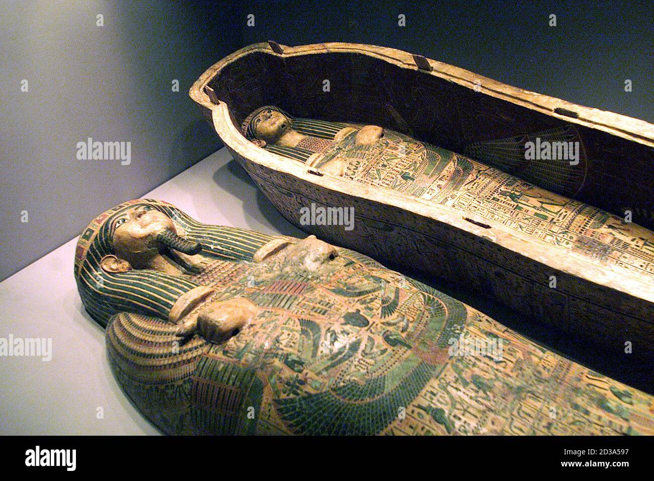 AN OPEN SARCOPHAGUS SHOWING A STATUE OF A MUMMY INSIDE, FOR THE ANCIENT BELIEF IN THE AFTER LIFE, ON DISPLAY IN A NEW GALLERY AT THE CAIRO MUSEUM. Stock Photo