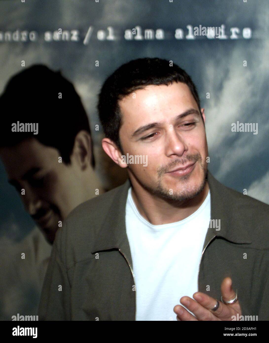 Spanish Singer Alejandro Sanz Gestures During A News Conference At A Hotel In Mexico City Late