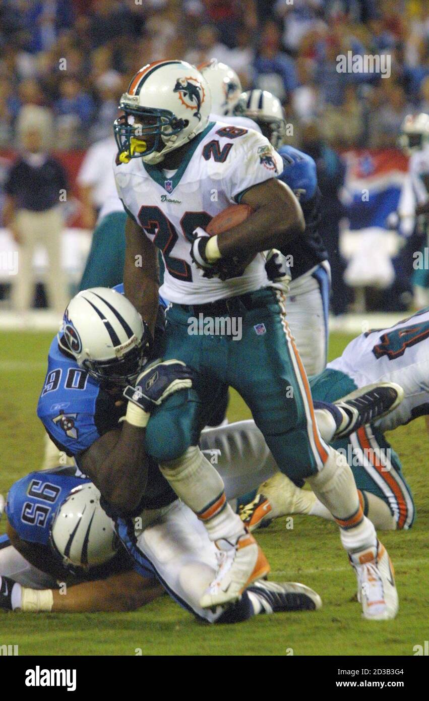 Tennessee Titans defensive end Jevon Kearse (90) is shown in an NFL  football game in Nashville, Tenn., Sunday, Sept. 28, 2008. The Titans won  30-17. (AP Photo/John Russell Stock Photo - Alamy