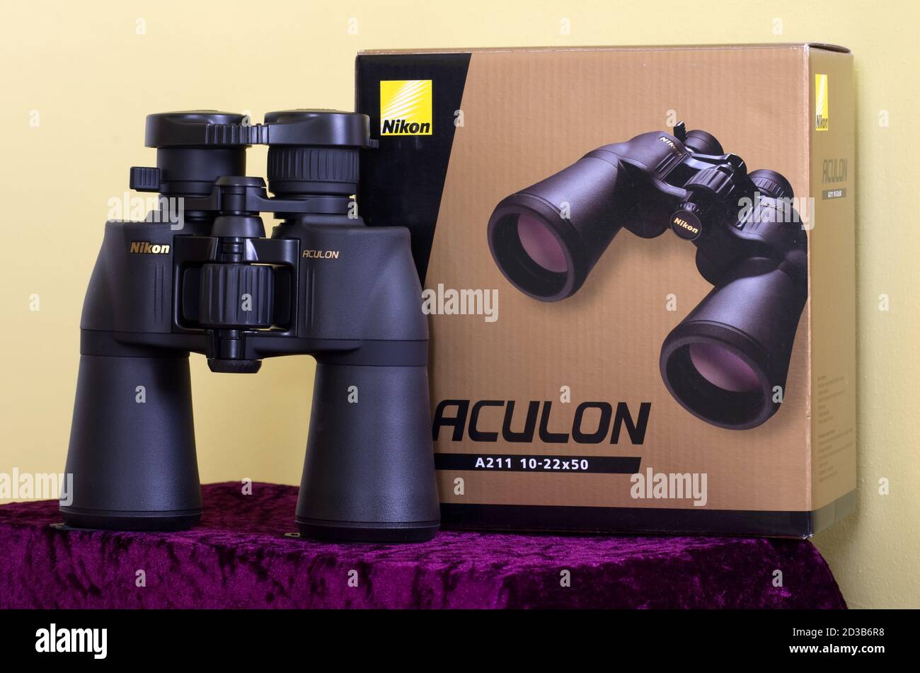 Pair of Nikon Aculon A211 Binoculars or Field Glasses, UK Stock Photo -  Alamy