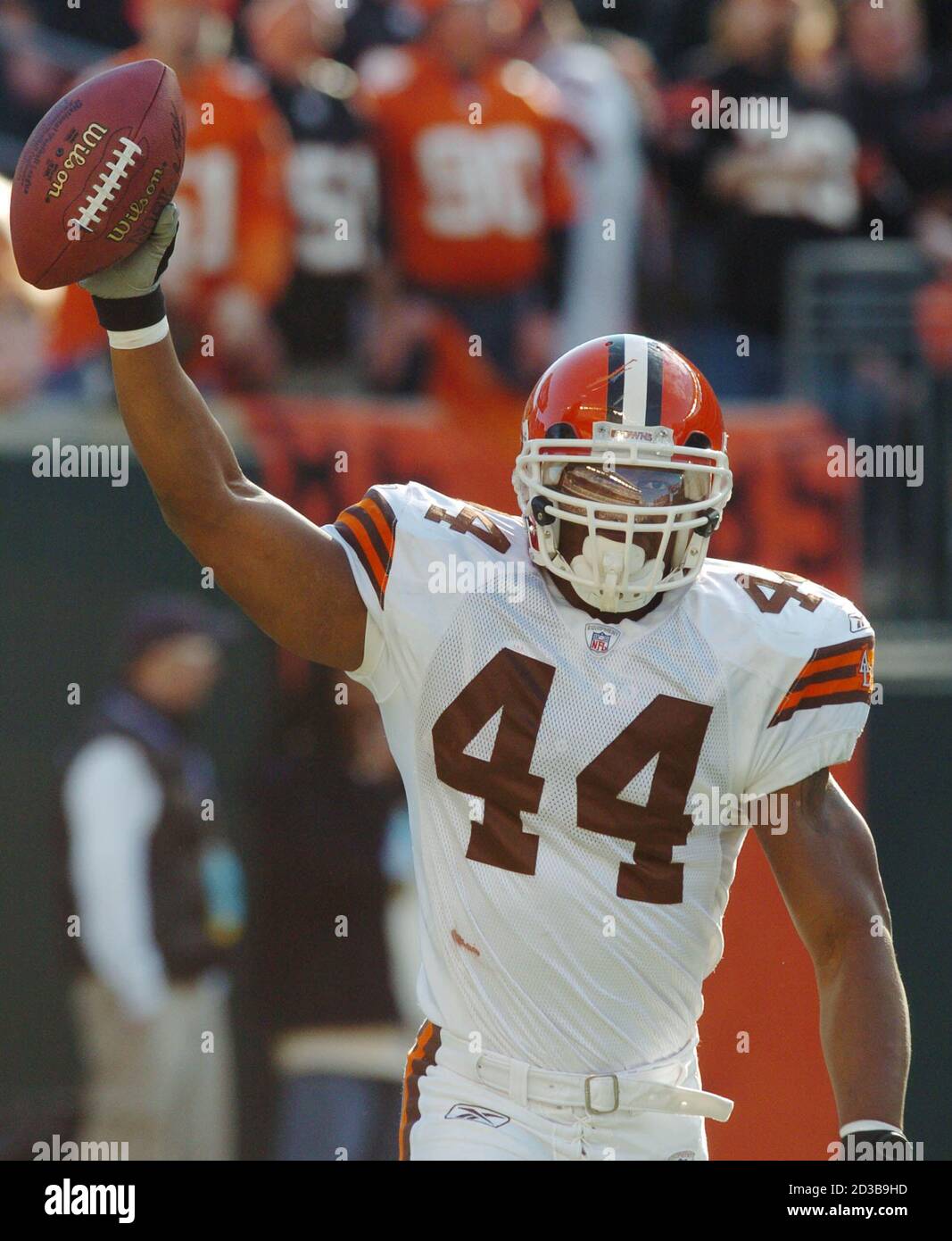 Cleveland Browns running back Lee Suggs celebrates after scoring a  touchdown on a 78-yard run, during the second quarter of their NFL game  against the Cincinnati Bengals, in Cincinnati, December 28, 2003.