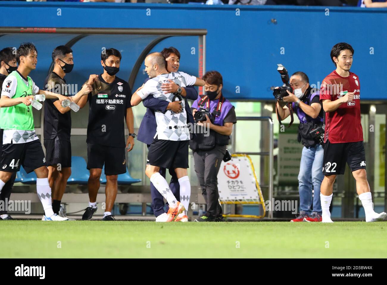 Andres Iniesta 8 Of Vissel Kobe Celebrates With Manager Atsuhiro Miura After Winning The J League J1 Soccer Match Between Yokohama F Marinos 2 3 Vissel Kobe At Nhk Spring Mitsuzawa Football Stadium On