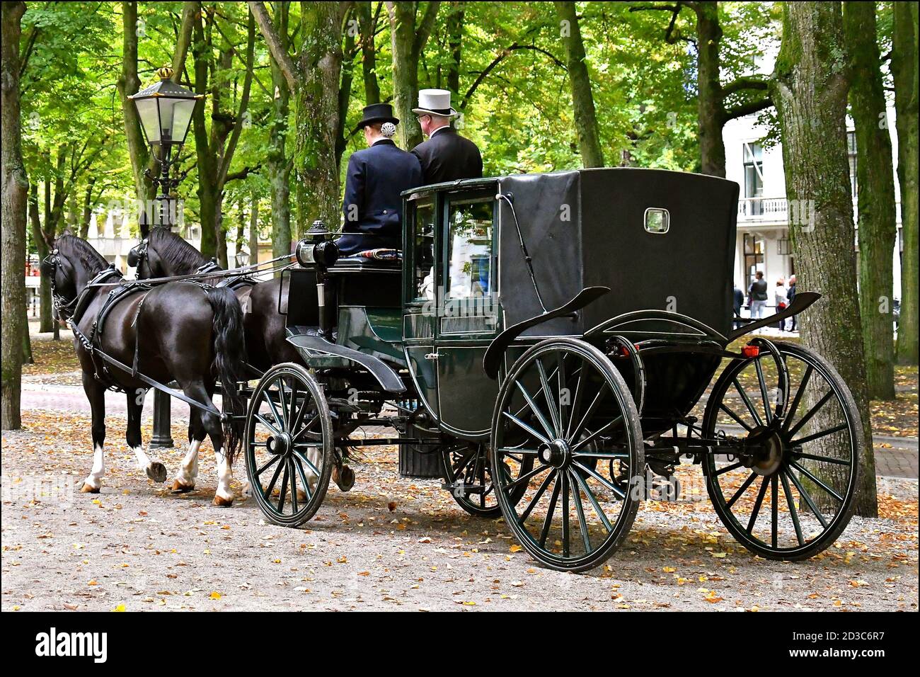 Enclosed horse drawn carriage hi-res stock photography and images