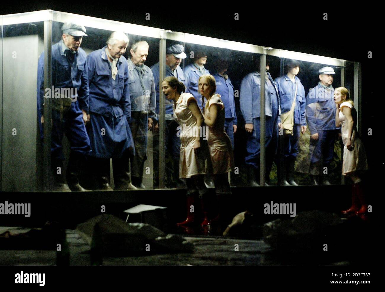 Am 11. April 2003 hat am Wiener Akademietheater Elfriede Jelineks Stueck 'Das Werk' unter der Regie von Nicolas Stemann Urauffuehrung. Im Foto eine Szene waehrend einer Kostuemprobe. REUTERS/Herwig Prammer REUTERS  PR/ Stock Photo