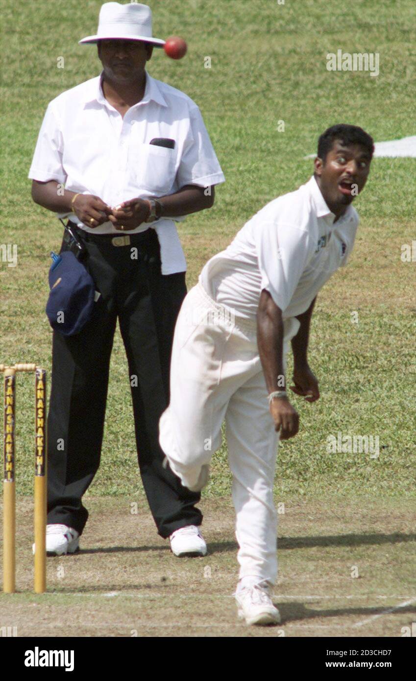 Sri Lankan bowler Muttiah Muralitharan (R) bowls to West Indies batsman Brian Lara (not in picture) as umpire Gamini Silva looks on during the fourth day of the second cricket test between Sri Lanka and West Indies at the Asgiriya stadium in Kandy, Sri Lanka, November, 24, 2001. West Indies were all out for 191 runs in reply to Sri Lanka's first innings total of 288. REUTERS/Anuruddha Lokuhapuarachchi  AL/DL Stock Photo