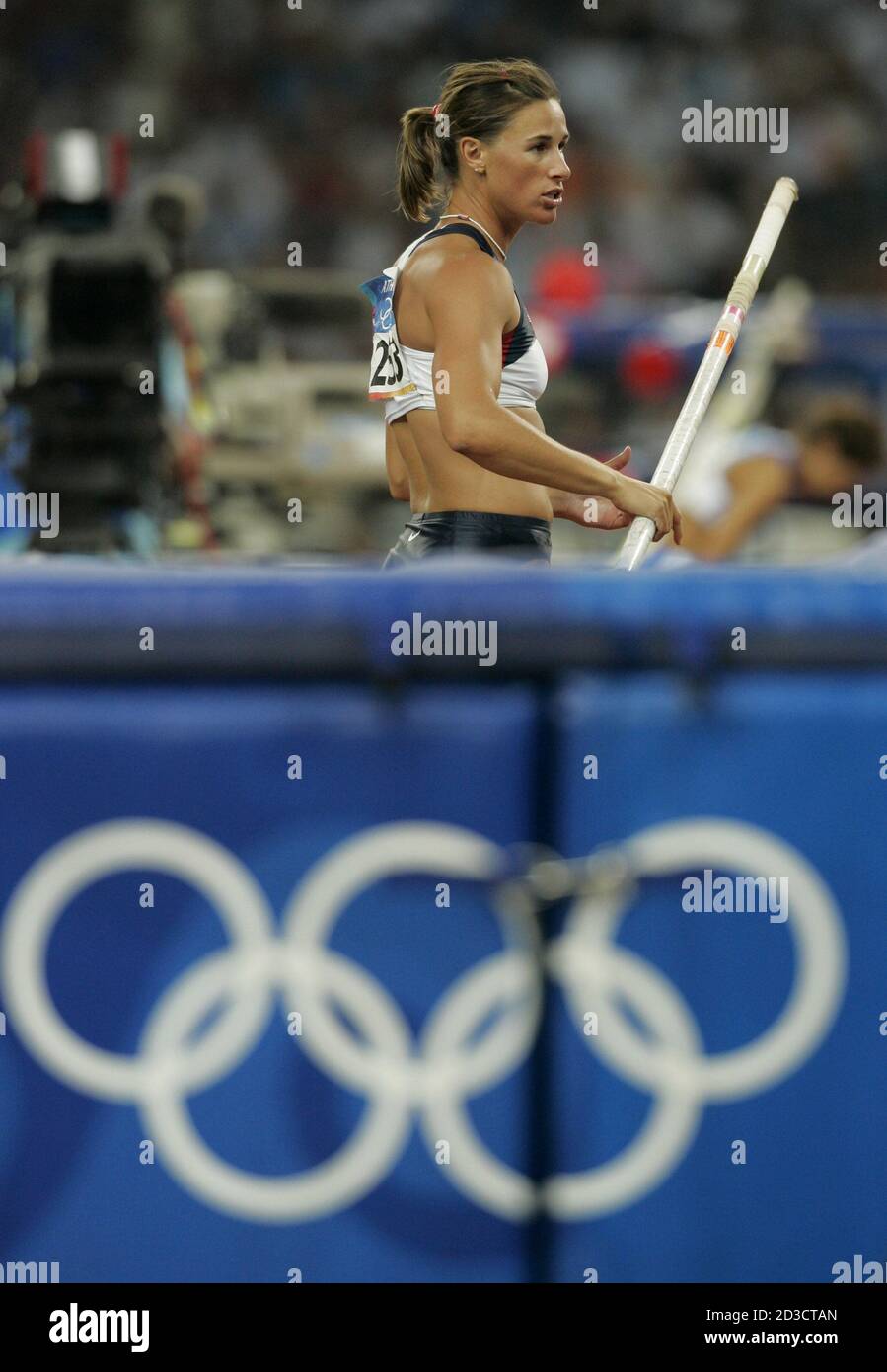 Stacy dragila pole vault olympics hires stock photography and images