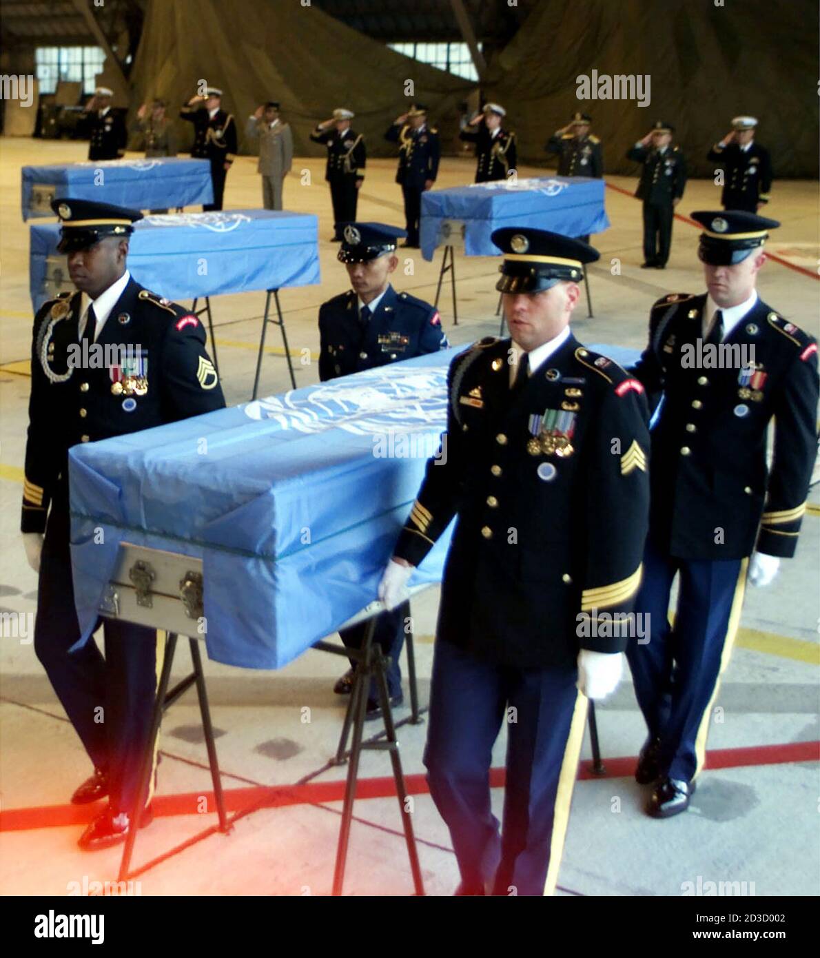 U.s. Soldiers Carry U.n. Flag-Draped Casket Containing Remains Of U.s.  Troops Missing In The Korean War During The Final Repatriation Ceremony At  Yokota Air Base, In The Outskirt Of Tokyo November 11,