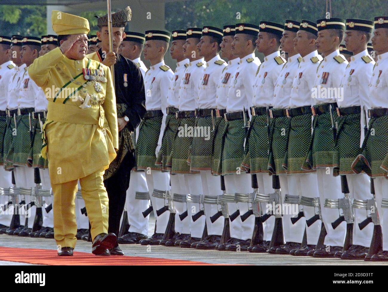 Malaysia's King, Sultan Salahuddin Abdul Aziz Shah (2nd L