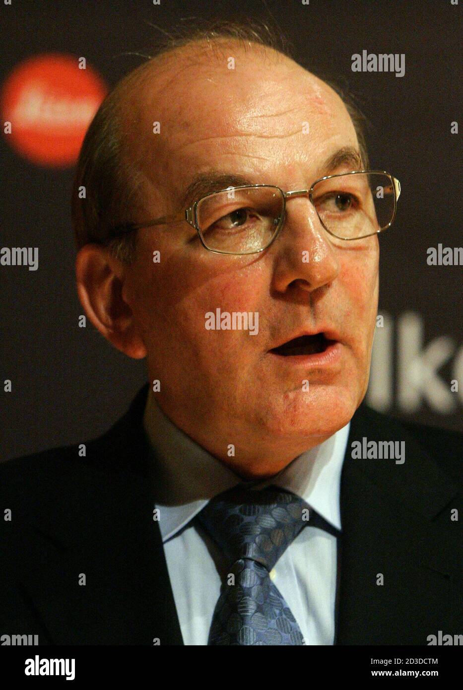 Interim Ceo Of Leica Camera Ag Josef Spichtig Of Switzerland Attends An Extraordinary Shareholders Meeting In Solms Near Frankfurt May 31 05 Reuters Alex Grimm Gri Stock Photo Alamy