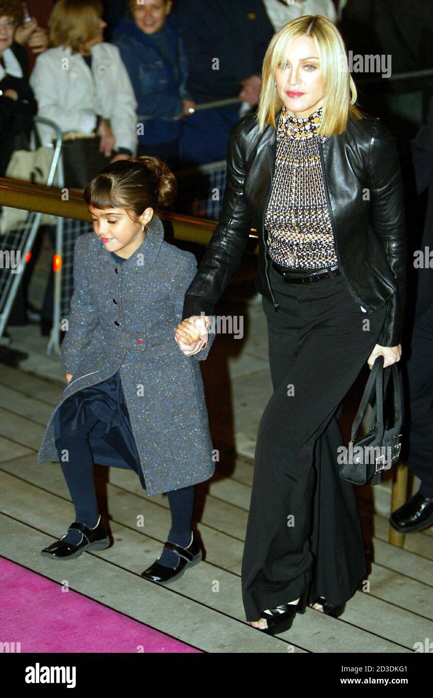 rand fles enthousiast U.S singer Madonna (R) and her daughter Lourdes arrive for the launch of  the Versace Exhibition at the Victoria and Albert Museum in London, October  14 , 2002. [A major retrospective of