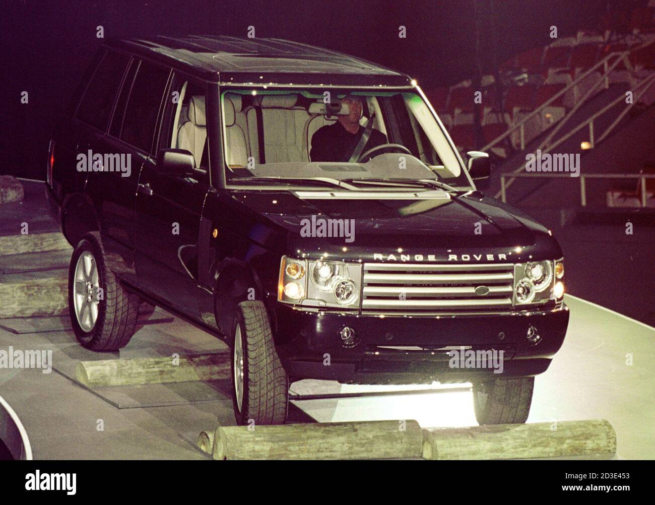 Land Rover's new flagship Range Rover sport utility vehicle makes its  worldwide debut, January 7, 2002, at the North American International Auto  Show in Detroit. The company says it hopes the new