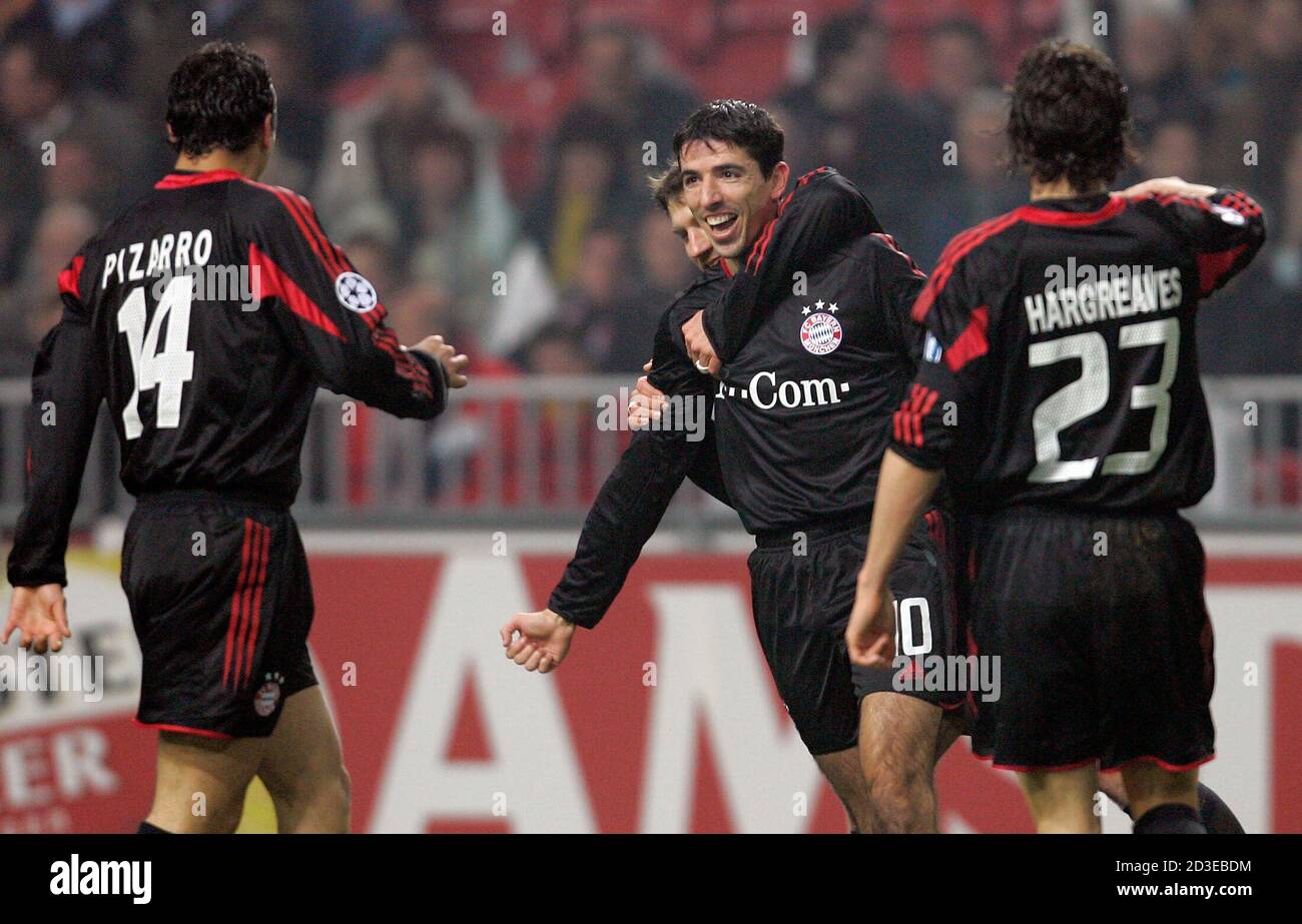 Bayern Munich's Makaay celebrates his goal with teammates Pizarro and  Hargreaves during their Champions League Group C soccer match against Ajax  Amsterdam in Amsterdam. Bayern Munich's Roy Makaay(C) celebrates his goal  with