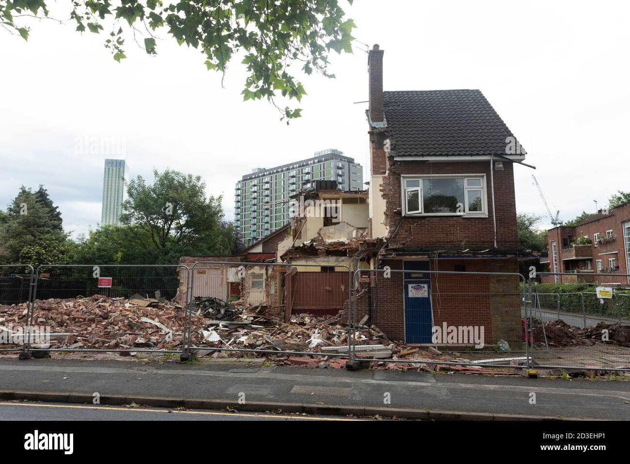 Mulvany's Lounge pub being knocked down, demolished. St Stephen Street Salford. Abandoned Pubs, Gentrification. changing times Stock Photo