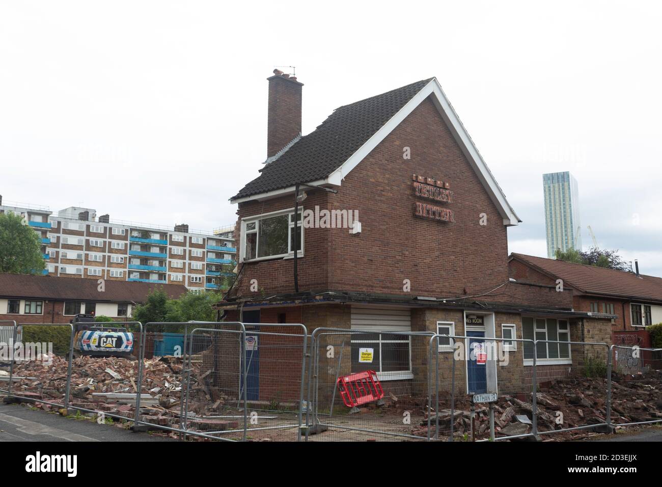 Mulvany's Lounge pub being knocked down, demolished. St Stephen Street Salford. Abandoned Pubs, Gentrification. changing times Stock Photo
