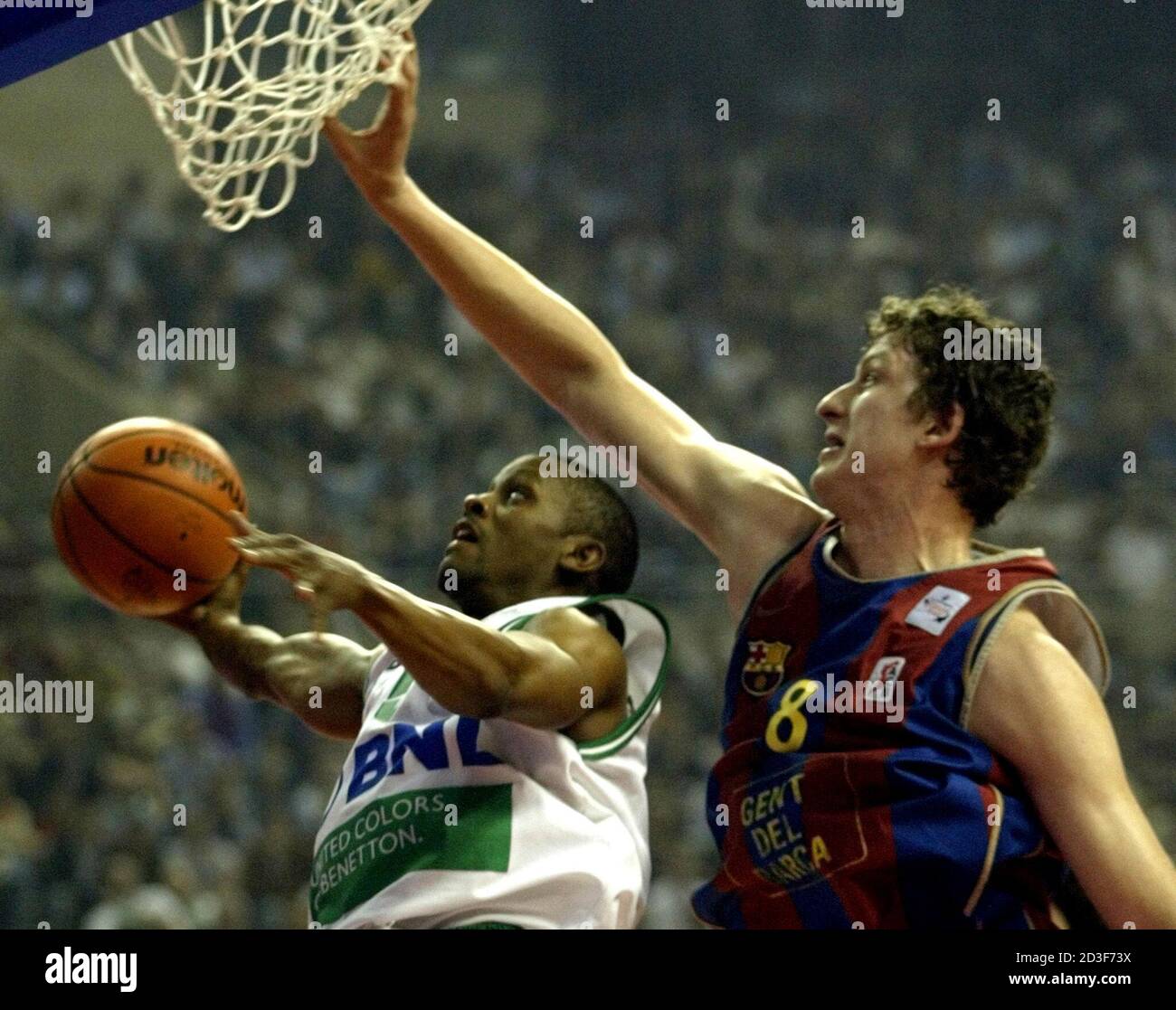 BENETTON TREVISO'S US GUARD EDNEY IS FOULED BY FC BARCELONA'S GERMAN CENTER  FERMELING DURING THEIR EUROLEAGUE BASKETBALL FINAL FOUR TOURNAMENT FINAL  MATCH Stock Photo - Alamy