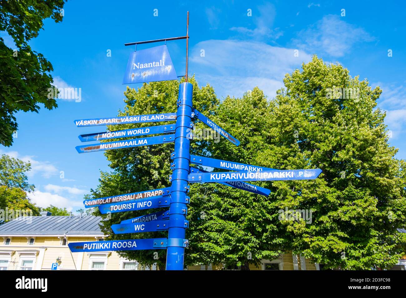 Direction sign for visitors, Itsenäisyyden puisto, Mannerheiminkatu, Naantali, Finland Stock Photo