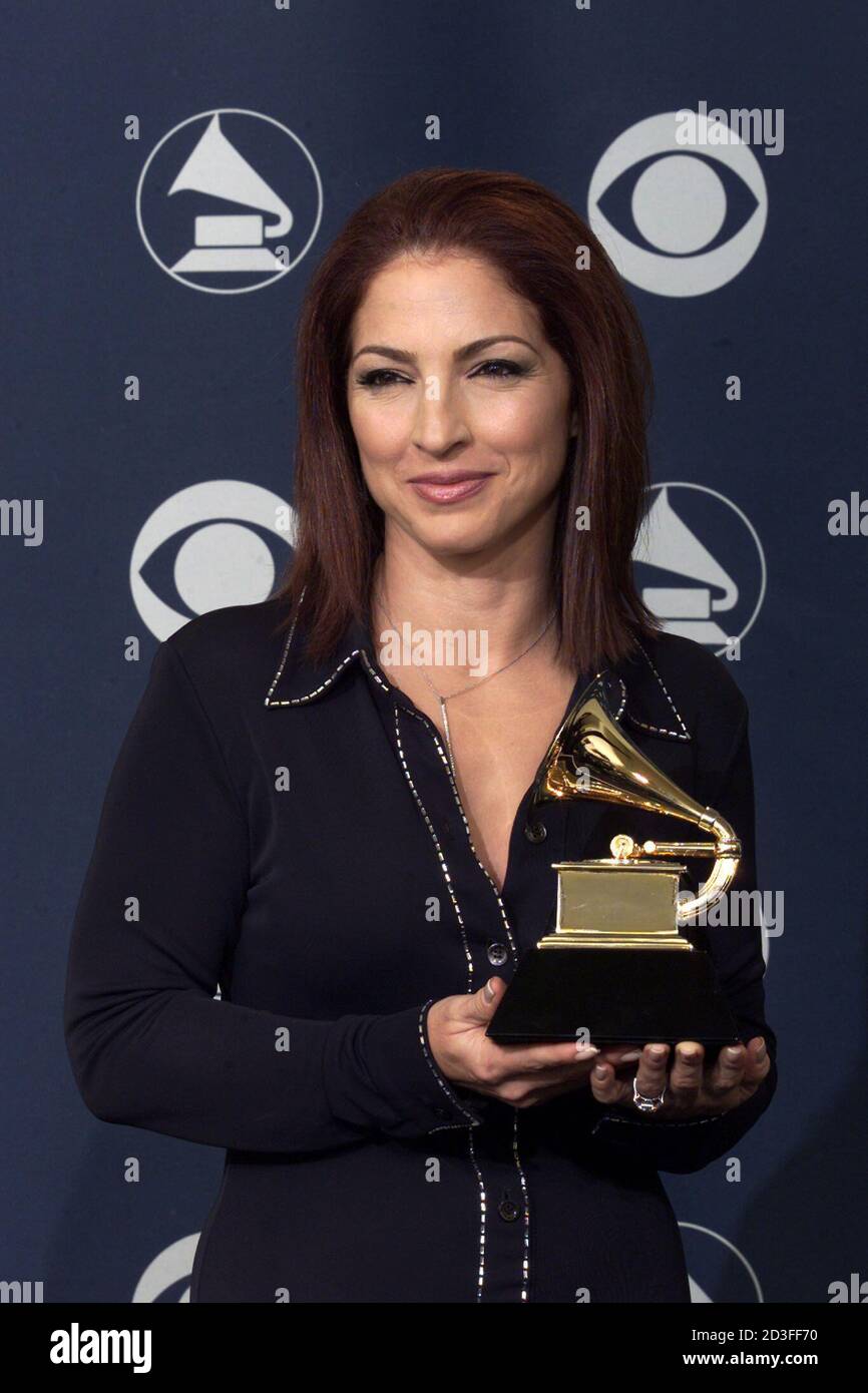 Singer Gloria Estefan poses with her Grammy for Best Traditional Tropical Latin Album presented during the 43rd annual Grammy Awards in Los Angeles February 21, 2001. She won for her recording 'Alma Caribena. Stock Photo
