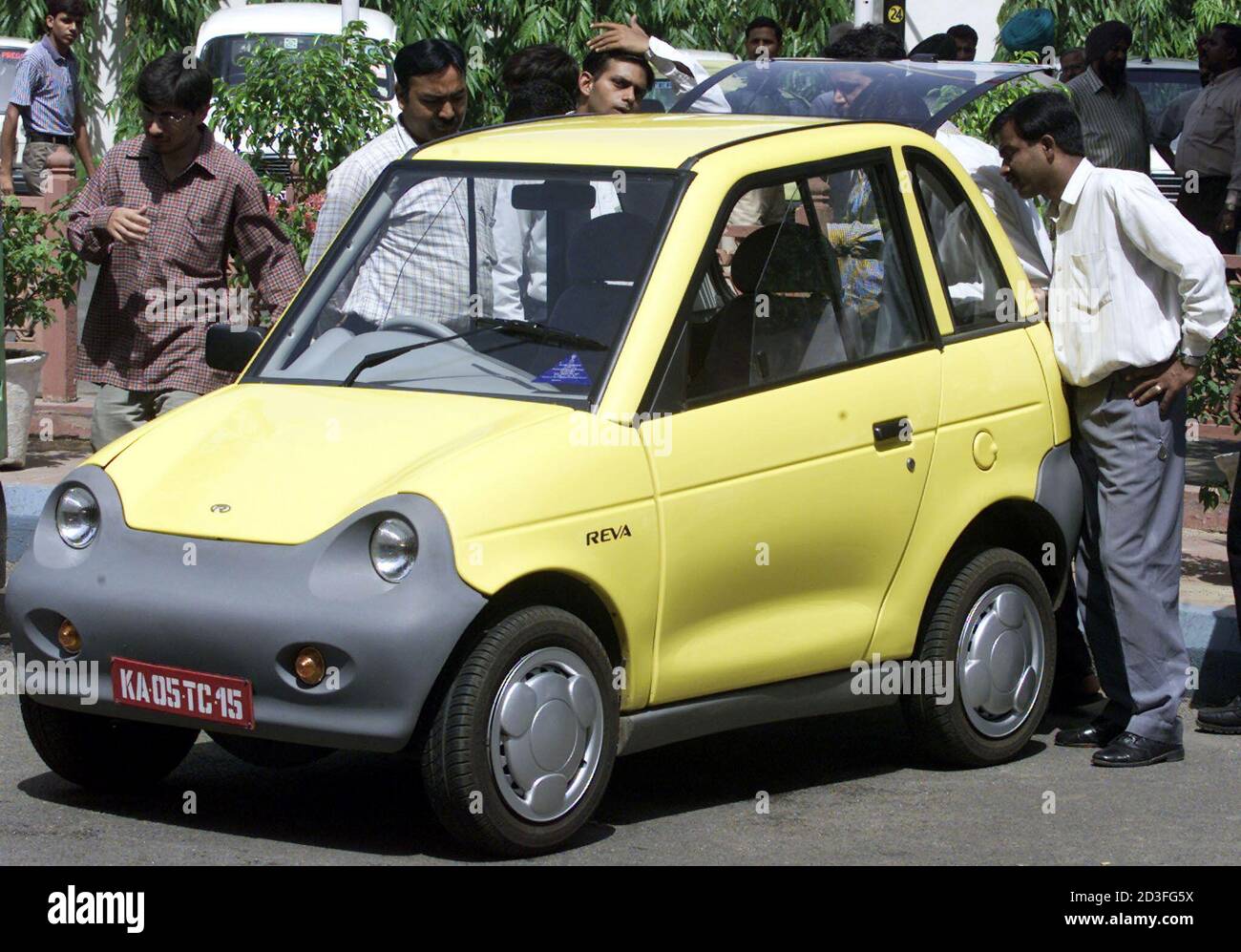 Reva vehicle hi-res stock photography and images - Alamy