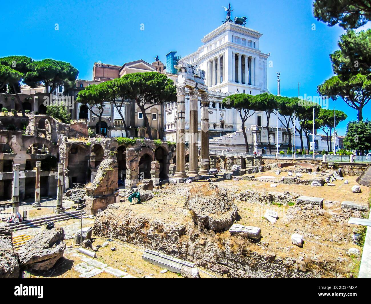 Ruins at the roman forum in rome hi-res stock photography and images ...