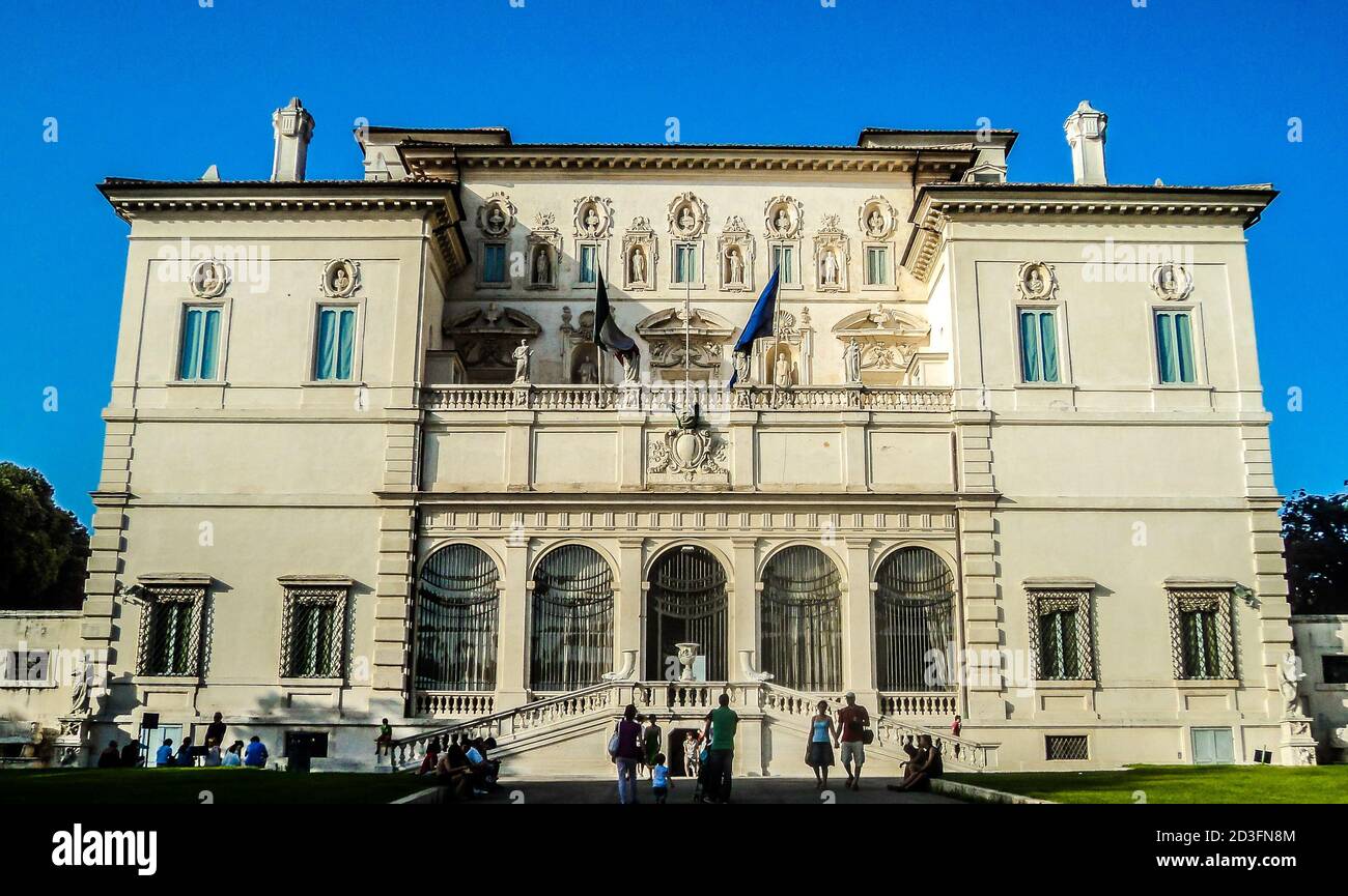 Villa borghese statue hi-res stock photography and images - Alamy