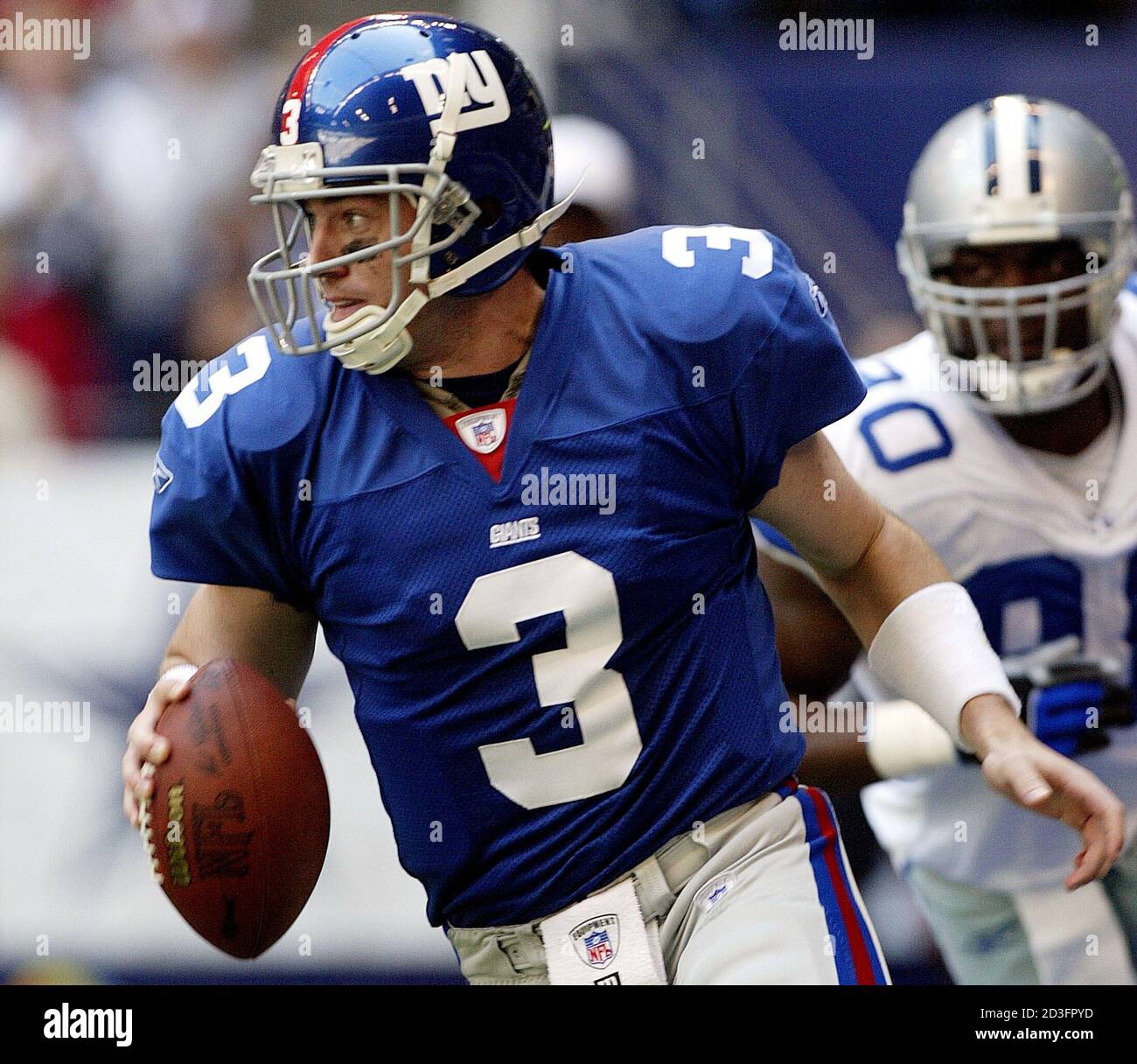 New York Giants starting quarterback Jesse Palmer scrambles out of the