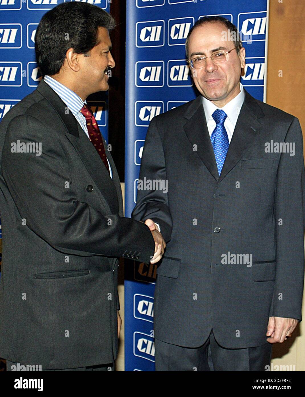 Foreign Minister of Israel, Silvan Shalom (R), and president of Confederation of Indian Industry CII, Anand Mahendra, meet during Shalom's meeting with Indian industrialists in Bombay on February 9, 2004. Shalom is on a five-day visit to India to discuss bilateral and regional matters. Israel is likely to sign a $1.1 billion defence deal with India shortly, an Israeli defence industry executive had earlier said on Sunday. REUTERS/Punit Paranjpe  AD/BM Stock Photo