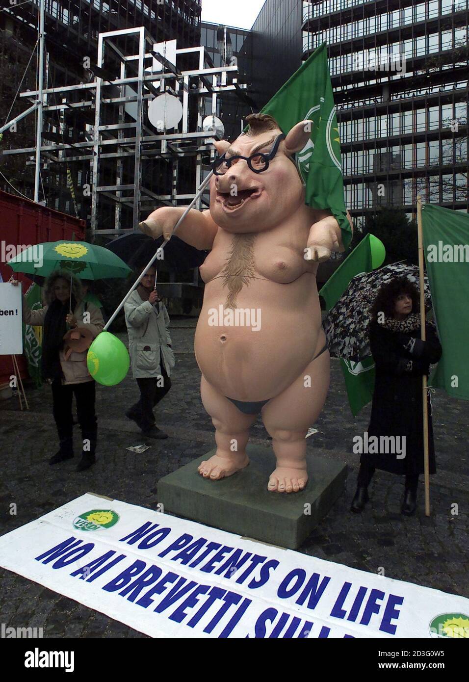 Members of the Italian green party Verdi protest against patents for a technique to cross humans and animals in front of the European Patent Office in Munich November 21, 2000. The Australian company Amrad has been awarded a patent for a technique to cross humans and animals. Mice, birds, sheep, pigs, cattle, goats and even fish could be used for the so-called chimera creatures. German Greenpeace campaigners discovered the patent had been registered last year with the European Patent Office. The patent includes processes to grow embryo cells from people and animals.  MAD Stock Photo
