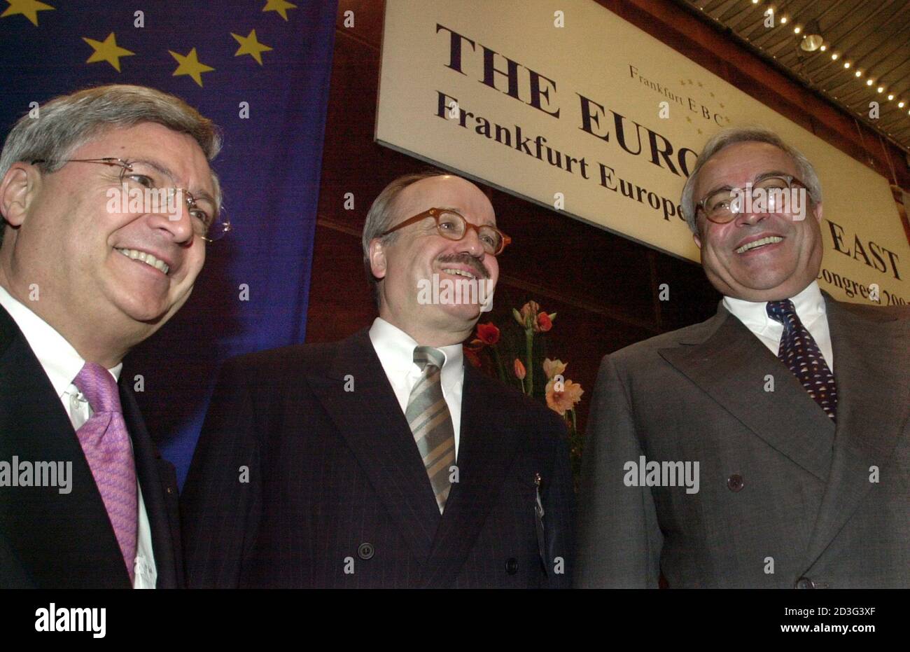 MUELLER OF COMMERZBANK FAHRHOLZ OF DRESDNER BANK AND BREUER OF DEUTSCHE BANK POSE AT A CONGRESS IN FRANKFURT.  Commerzbank CEO Klaus-Peter Mueller, Dresdner Bank CEO Bernd Fahrholz and Deutsche Bank CEO Rolf Breuer (LtoR) pose during a European Bankers Conference in Frankfurt November 23, 2001. European bankers discuss monetary issues of the European Union and the future of Europes new currency, the euro. REUTERS/Ralph Orlowski Stock Photo