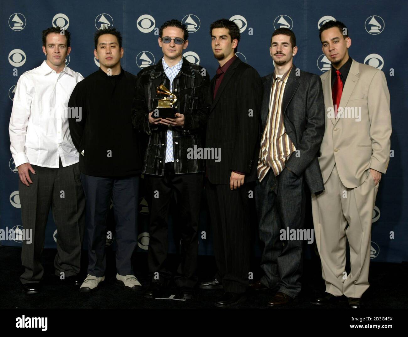 Members Of The Group Linkin Park With Chester C Pose With The Grammy Award They Won For Best Hard Rock Performance For Crawling At The 44th Annual Grammy Awards February 27 2002