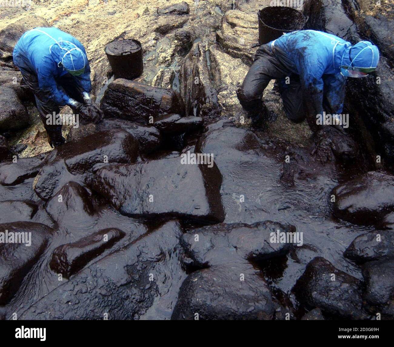 Oil leak from ship hi-res stock photography and images - Alamy