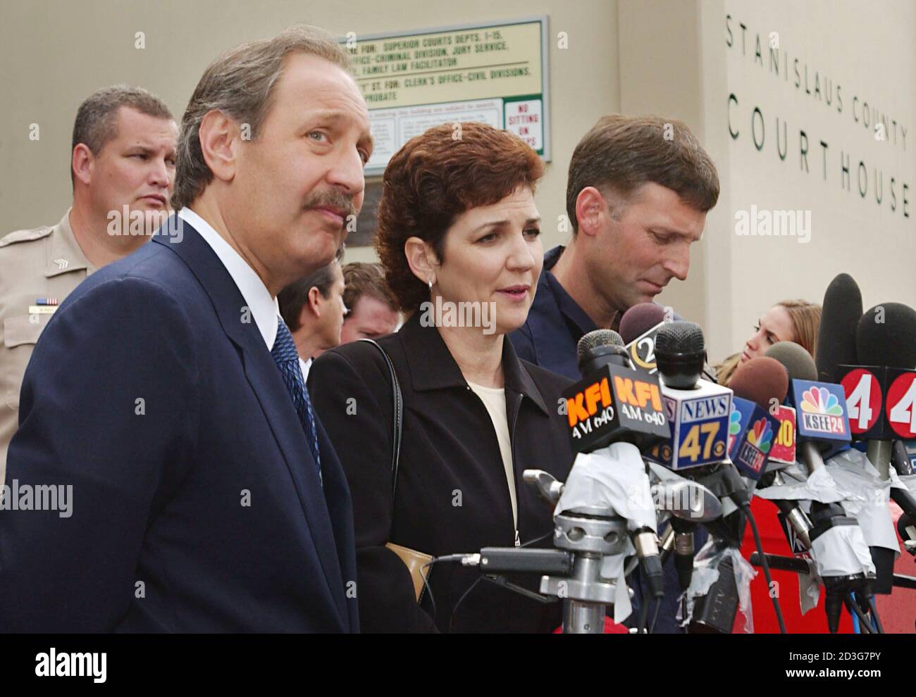 Los Angeles lawyer Mark Geragos (L), Suzan Peterson (C) and her husband
