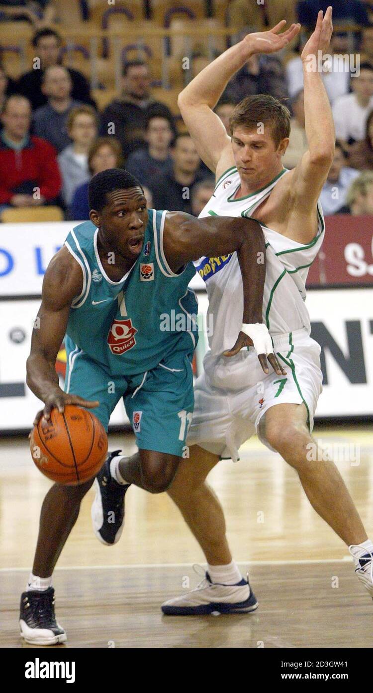 Vlademir Boisa (7) of Union Olimpija challenges Plorent Pietrus (L) of Pau Orthez during their basketball Champions league match in Ljubljana March 31, 2004. REUTERS/Srdjan Zivulovic REUTERS SZ Stock Photo