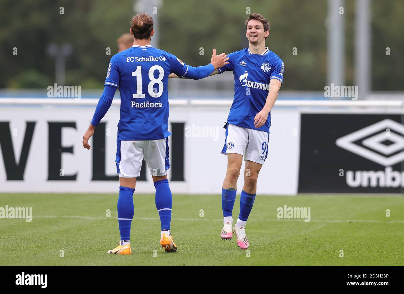 firo: 08.10.2020 Fuvuball, 1st Bundesliga, season 2020/2021, test match FC  Schalke 04 - SC Paderborn goal jubilation to 4: 1 by Benito Raman with  GONváALO PACIENCIA. | usage worldwide Stock Photo - Alamy