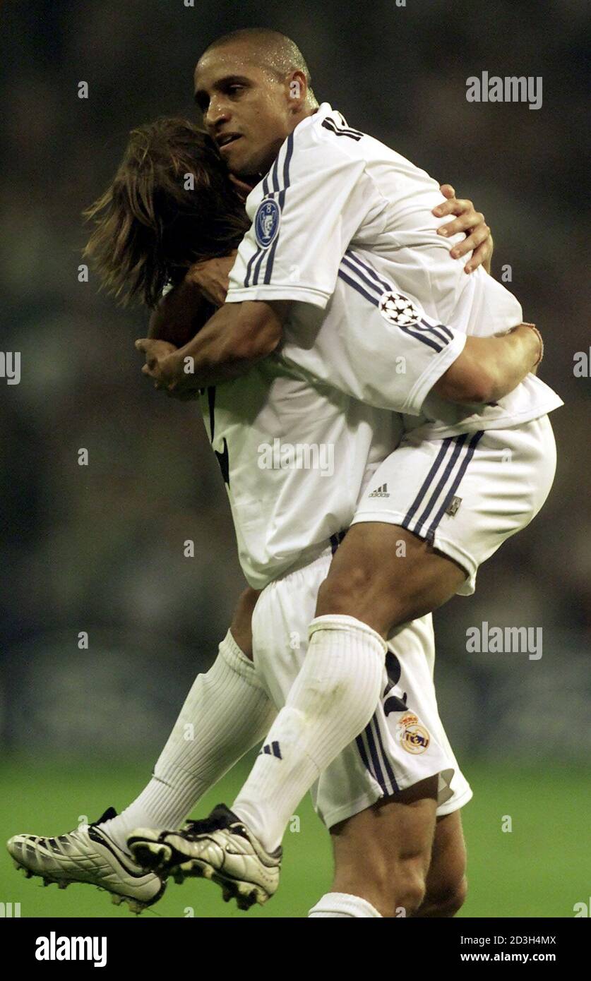 Real Madrid S Brasilian Roberto Carlos Celebrates As Carried By Michel Salgado After Scoring The Third Goal Against Fc Lokomotiv Moscow Real Madrid S Brazilian Roberto Carlos Celebrates As Carried By Michel Salgado After
