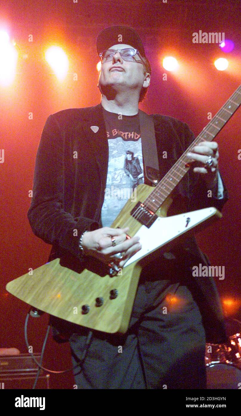 Rick Nielsen Of The Group Cheap Trick Plays Guitar During A Tribute Birthday Party For The Late Joey Ramone May 19 01 In New York City Ramone Who Was Born Jeffrey Hyman