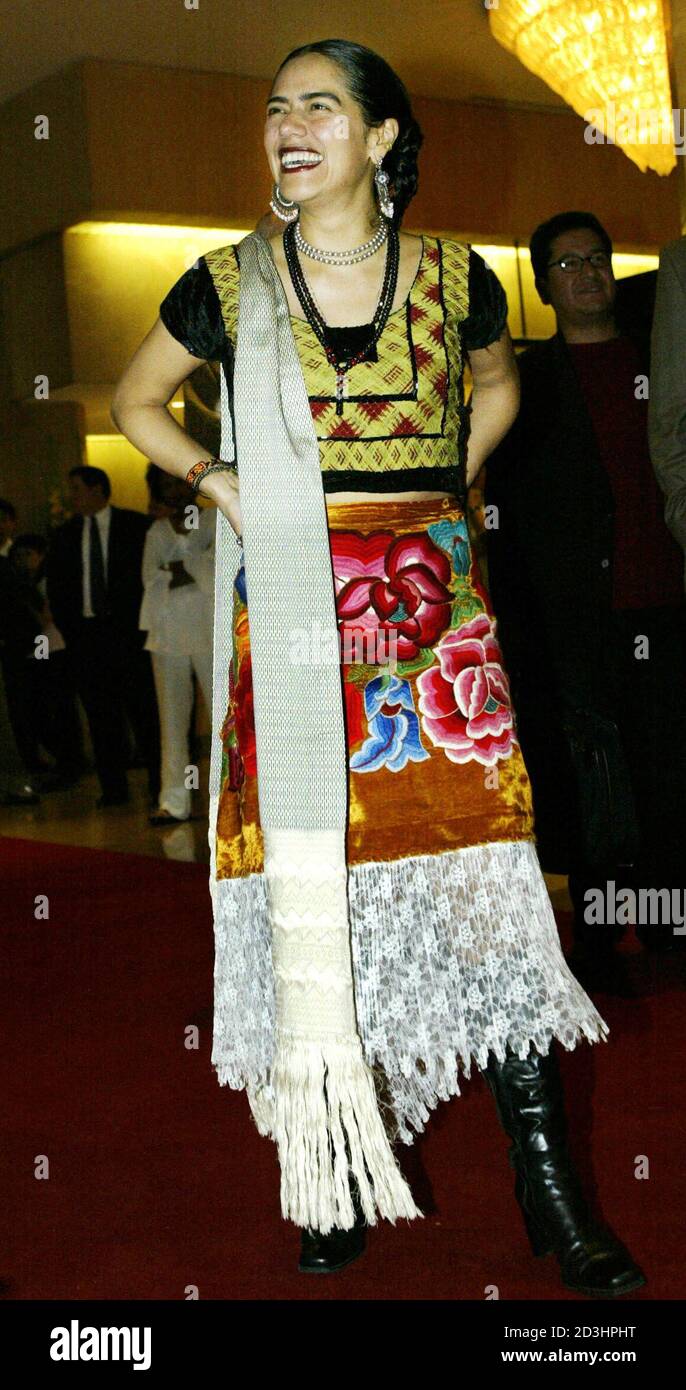 Singer Lila Downs arrives at the 18th annual Imagen Awards in Beverly Hills, California May 29, 2003. The awards were established to encourage and recognize Latinos in the entertainment industry. REUTERS/Robert Galbraith  RG Stock Photo