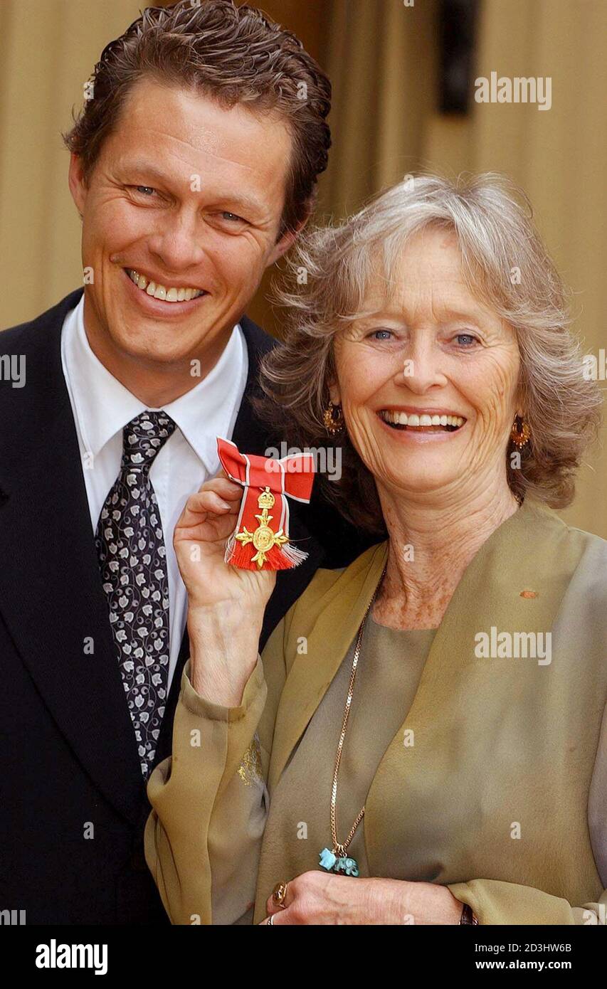 Virginia mckenna born free hi-res stock photography and images - Alamy
