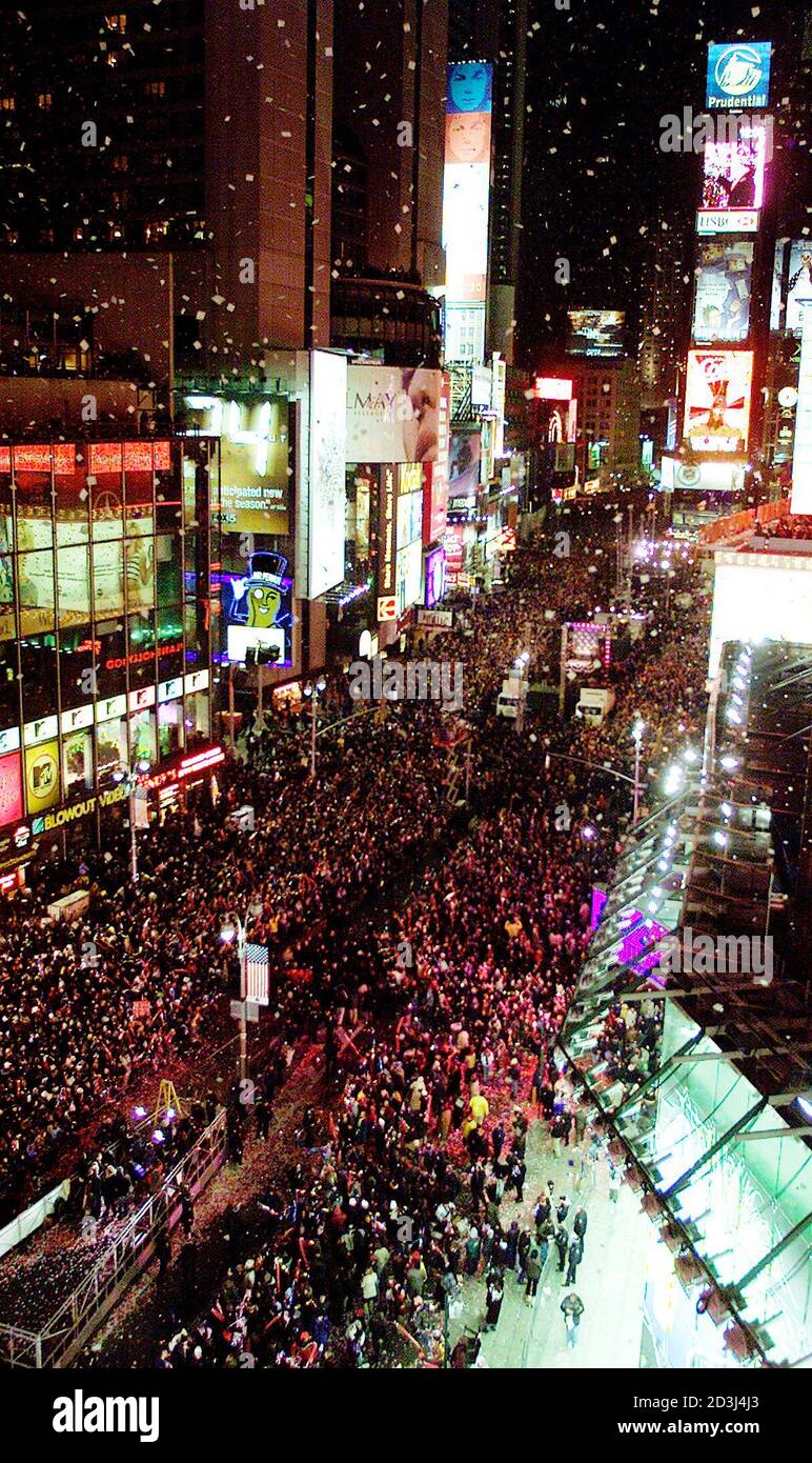 New year times square 2001 hi-res stock photography and images - Alamy