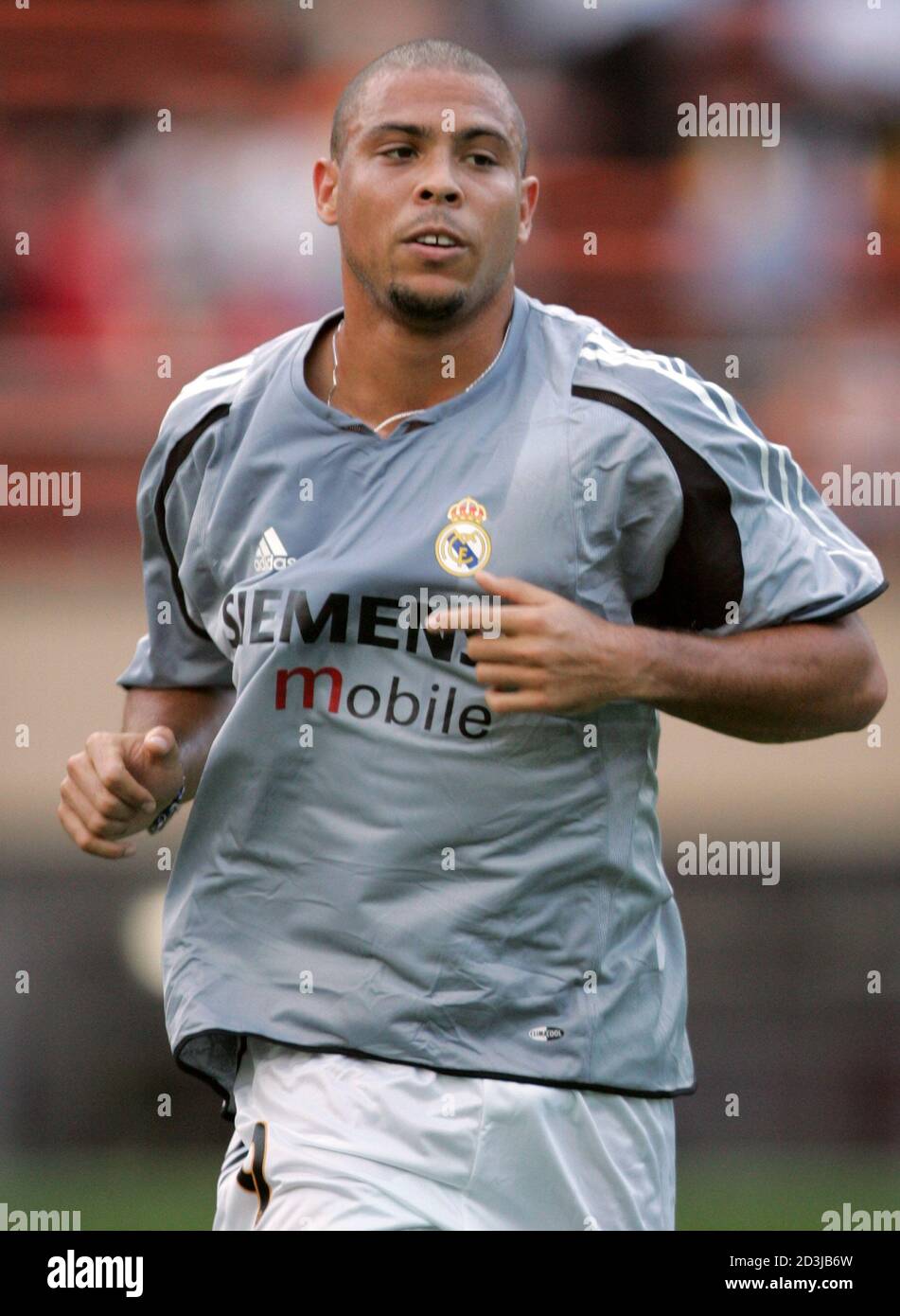Real madrid 2004 squad hires stock photography and images Alamy
