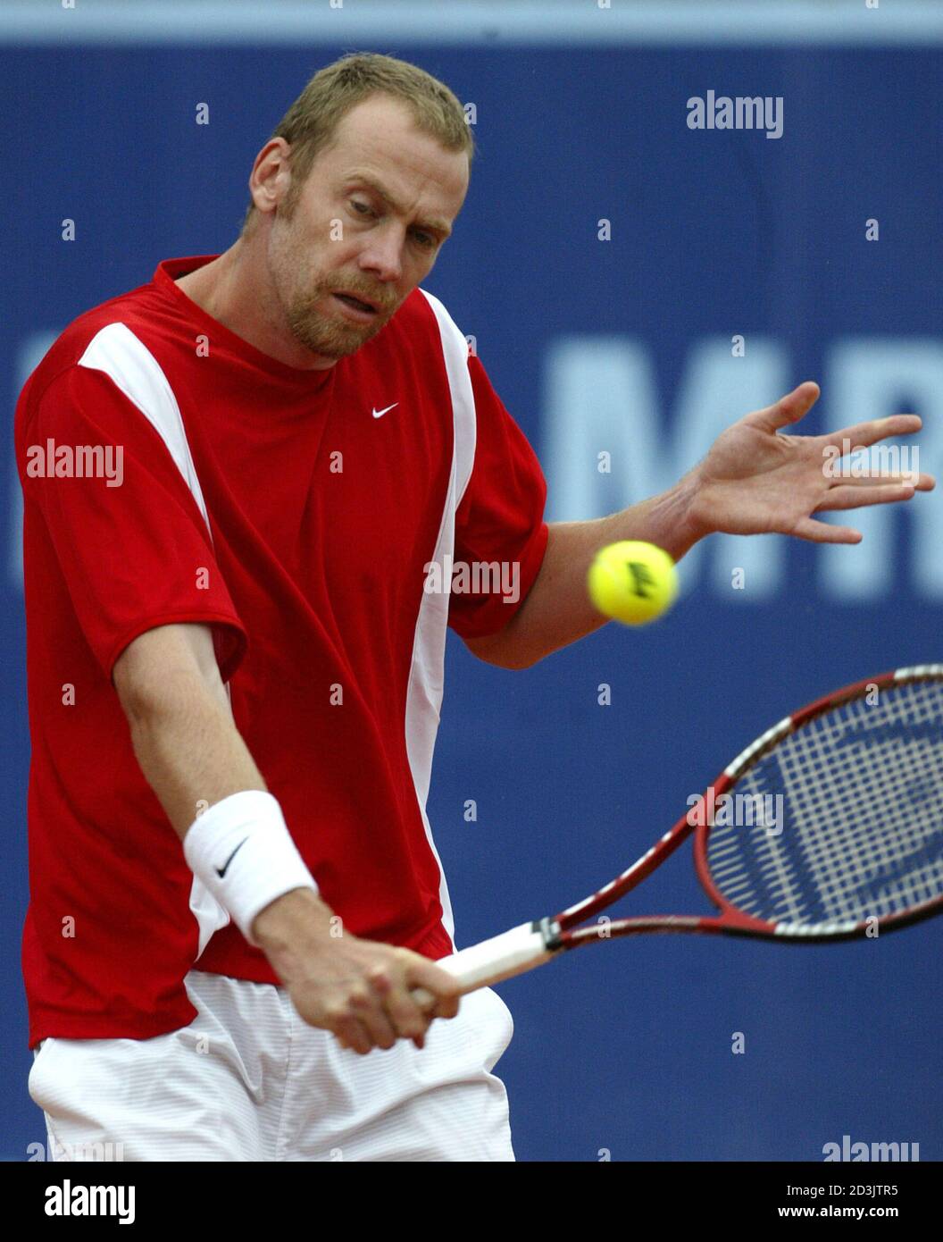 Marc Rosset of Switzerland hits a backhand return to Radek Stepanek of the  Czech Republic during their second round match at the Swiss Open in Gstaad,  July 8, 2004. REUTERS/Marcus Gyger MG/CR